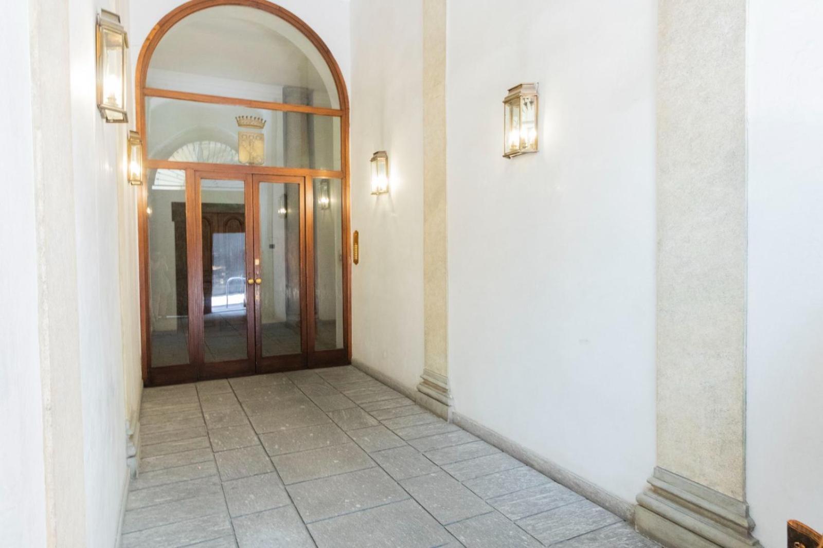 Duomo Charme Apartment Милано Екстериор снимка
