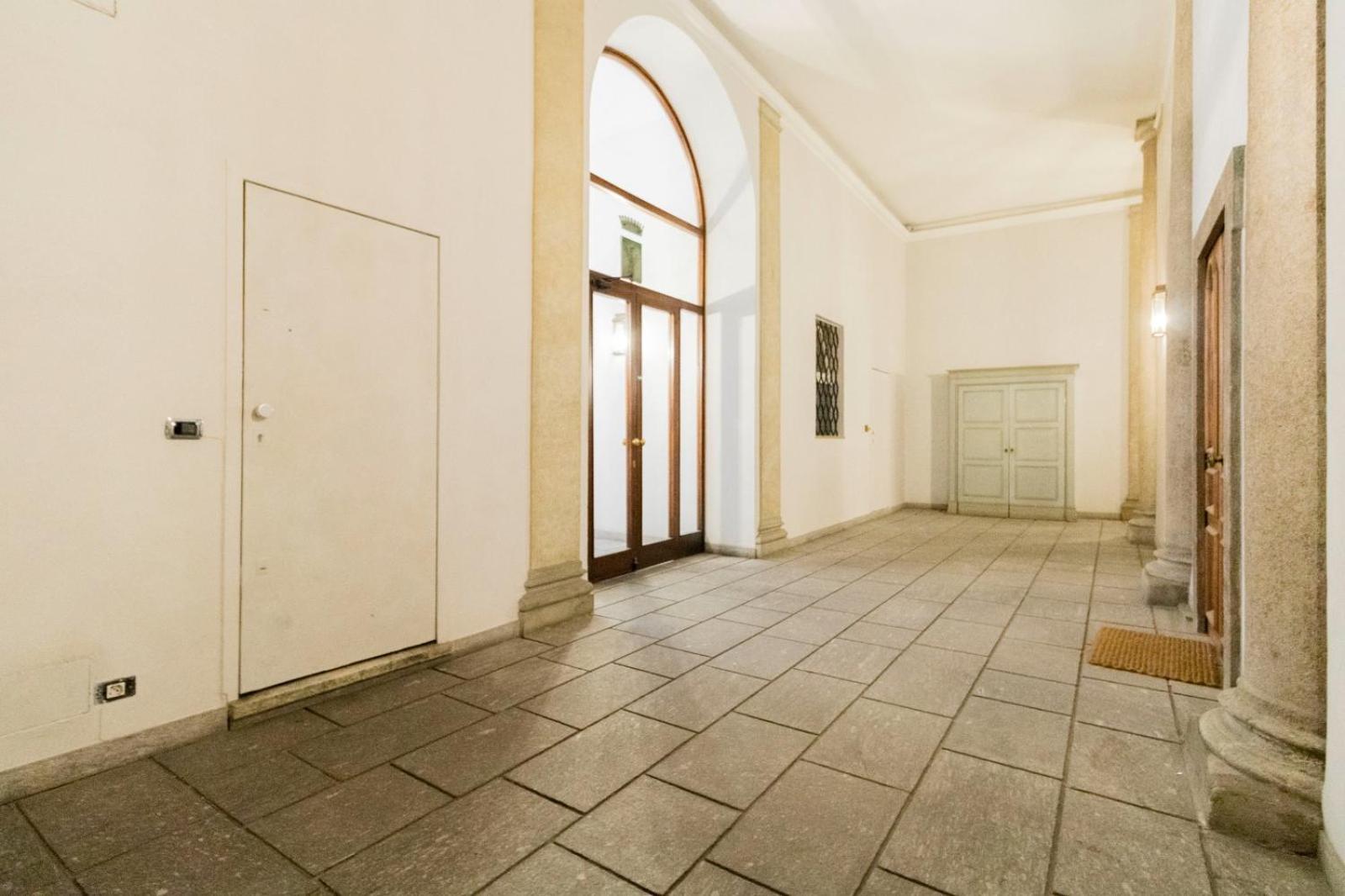 Duomo Charme Apartment Милано Екстериор снимка